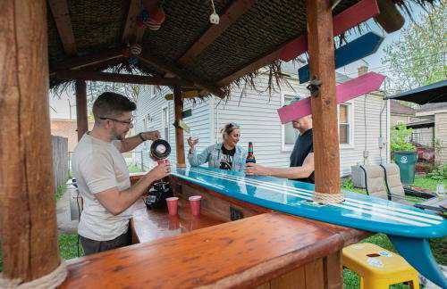 Game House in Royal Oak with Tiki Hut Dog Friendly - Foto 26