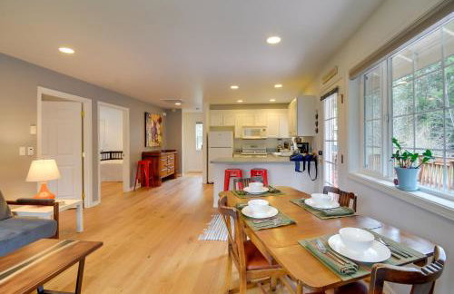 Central 4-Acre Cottage with Deck Walk to Bay! - Foto 7