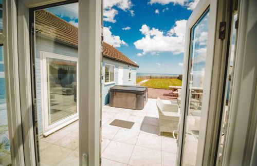 Sea View Beachfront House - Photo 11