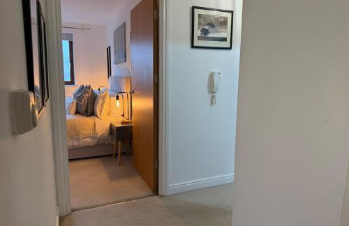 2 Bedroom Flat Free Parking Close to Gatwick - Foto 12