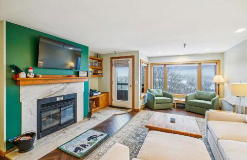 Highridge B14 Enjoy the view ski back trail shuttle service sports center - Photo 1