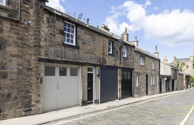 JOIVY Beautiful 2-Br Mews Home, Near Princes Street - Foto 35