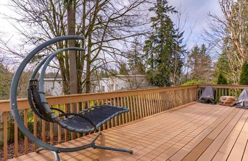 Spacious & Serene 6-Br Family Retreat in Kirkland - Photo 55