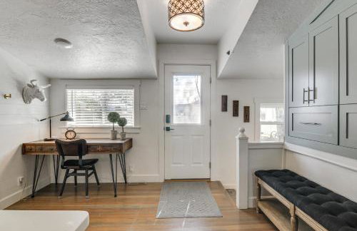 Cozy Farmhouse-Style Cottage by Mighty 5 Ntl Parks - Foto 10
