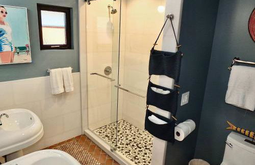 Naples Luxury Retreat - 3 BDR Stay for 6 w Rooftop Patio - Photo 26