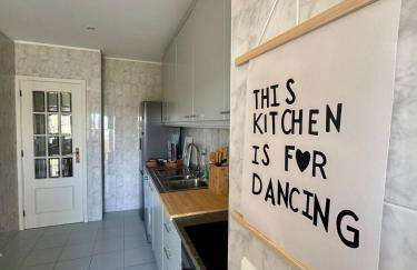 Serene Coastal Retreat with king Bed & Pool in Lavra - Foto 22