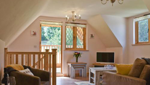 The Bee Hive - Photo 3