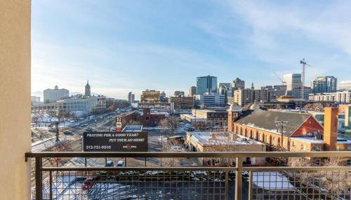 Lux Apt -PoolHotTubGymPrkg-View! - Foto 4