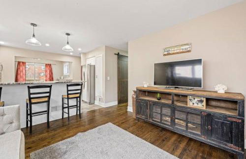 Benson. Cozy pet friendly living. No pet fees. - Photo 28