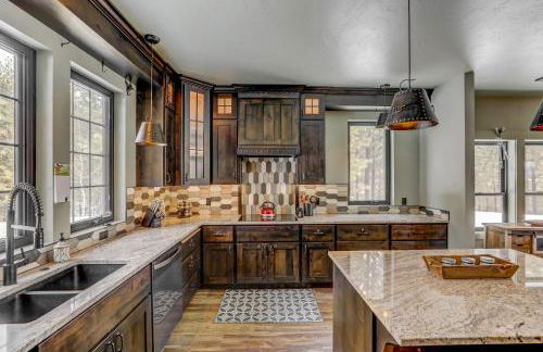 Camp 95 - Stunning Mountain Home - 4.5 Acres - Views - Hot Tub - Pet friendly - Private - Photo 14