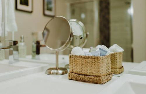 Haven at Greenbridge Close to Airport and Downtown - Foto 24