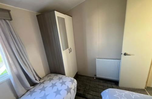 Seaview Caravan 2 Bedroom Sleeps 6 -WiFi -Smart Tv - Foto 14