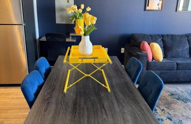 King-Bed Loft - Free Garage Parking - Full Kitchen - Foto 14