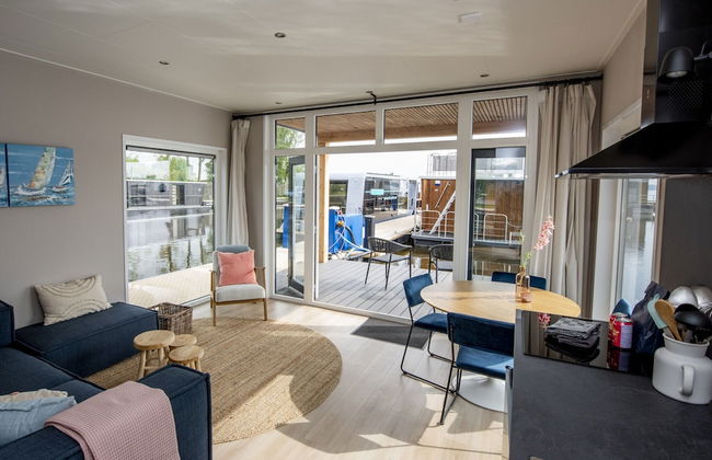 Modern Houseboat With View of the Lake - Foto 8