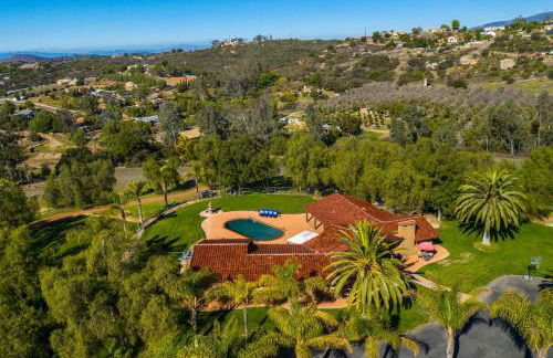 Equestrian Estate with Horse Stables and Pool! - Foto 32