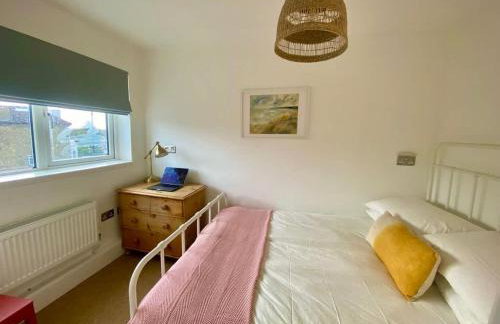 Modern 2-Bed Apartment with Off-Street Parking in Chiswick - Foto 6