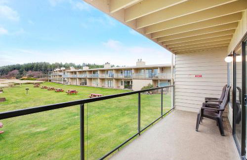 Stunning Views from this Waterfront Condo - Foto 13