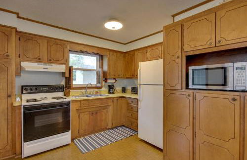 Lakefront House with Boat Ramp, Dock and Sunset Views! - Foto 8