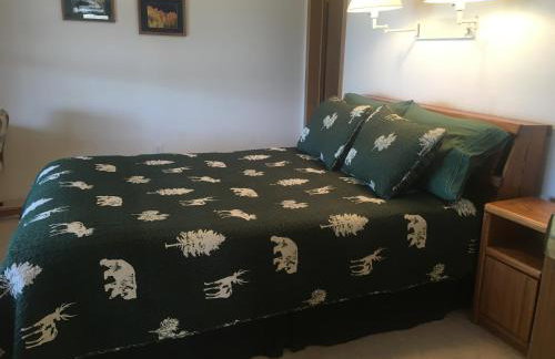 Whistle Pig Retreat at 22 West Cabins and Recreation - Foto 25