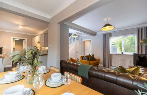 Pass the Keys 4-Bed Home with Garden Parking Near Durham - Foto 1