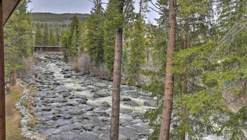 Fireplace and Stream Access Cozy Grand Lake Retreat - Foto 2