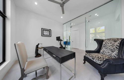 LVS Villa Blanco 5BR Coastal Oasis with Rooftop Sunset Deck Heated Pool Spa & Walk-to-Beach Access - Foto 56