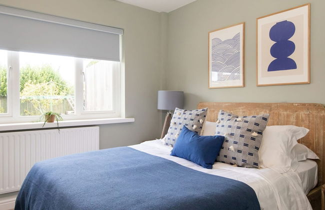 Bosham 3 BR Beach House With Garden Playhouse - Photo 3