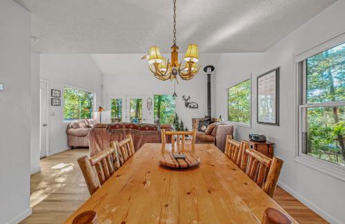Almost Heaven - Grill, 2 King Beds, Wifi, Deck, Pool Access, Hiking, Wood Stove, Family Friendly - Foto 6