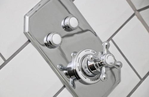 WALK TO THE BEACH, spacious cottage with sea views - Foto 18