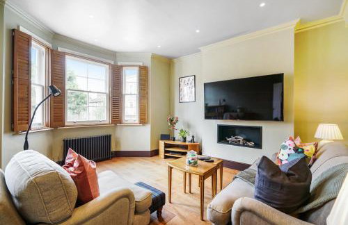 Beautiful and spacious 2 bed, 2 bath apartment bordering Fulham and Chelsea - entire apartment with private entrance - Foto 2