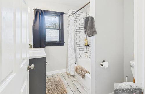 Boho Revival Modern Glam with AC in Downtown Albany - Foto 34