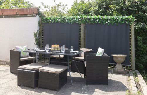 Peaceful 3-Bed Cottage in Eastington, near Stonehouse - Photo 3