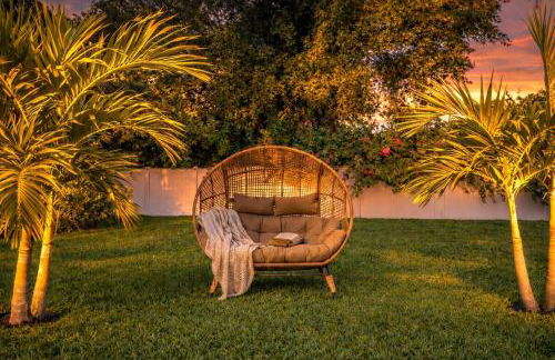 Palms Oasis with Salt Pool Movies Firepit Golf - Photo 21