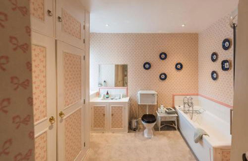 Ebrington Manor by Birch Stays - Photo 11