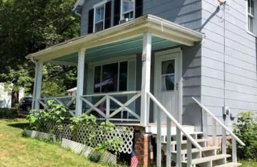 New Leeds listing Near Graces diner and Hudson! - Foto 8