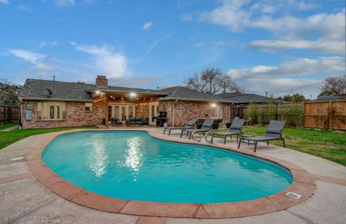 Rustic Modern Escape - 4BD-2BA with Pool & Patio - Foto 1