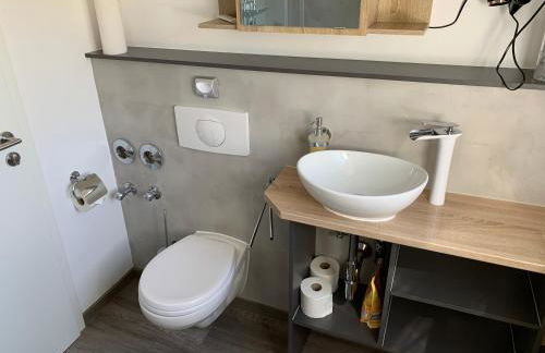 -Fewo Benz- Exklusive Ferienwohnung im Stadtzentrum von Wittenberge Modernes Ambiente, 3 Einzelzimmer für bis zu 6 Gäste - voll ausgestattet mit Waipu-TV und High-Speed-WLAN Bettwäsche und Handtücher inklusive! - Foto 21