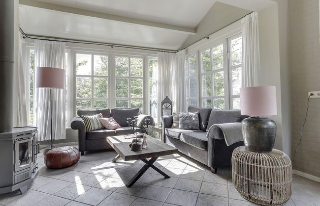 Luxury Villa in De Pier With Sauna - Photo 1