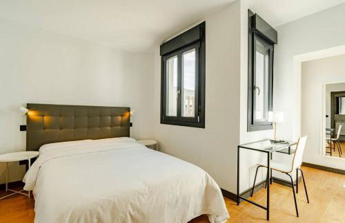 Edificio Fénix by Plaza Mayor Apartamentos - Photo 11