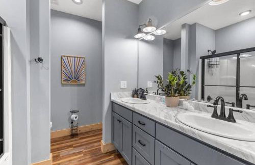 Brand New/ATV Trailer Parking/ 5 min to Miguel's - Foto 9