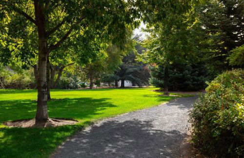 10min to Downtown Bend - Chic 2BDR - Photo 17