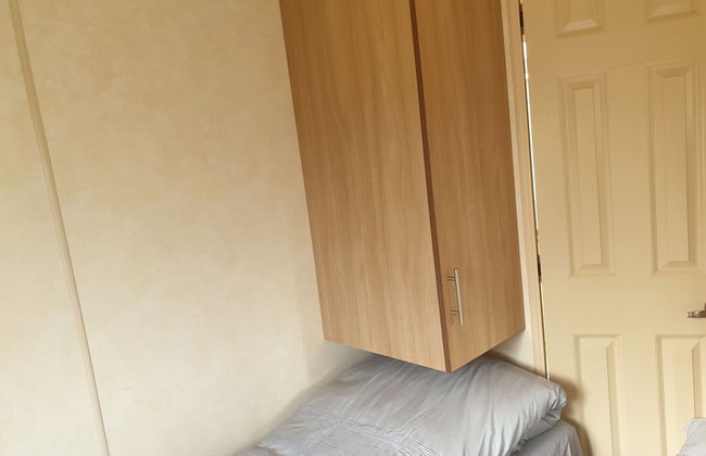 3-bed Caravan in Walton on the Naze - Photo 5