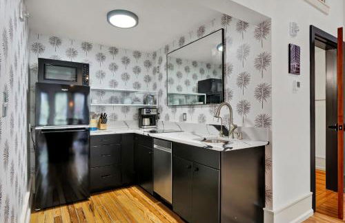 Luxe 220 Suite 2 - Photo 3