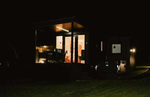 Luxury Glamping Cabin sleeping 4 People with Private Hot Tub and BBQ with views across the North Coast Ballycastle Pod 2 - Foto 38