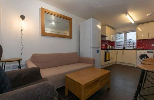 BrumStay UK® 5-Bed House Ideal for Long-Term Stays - Foto 18