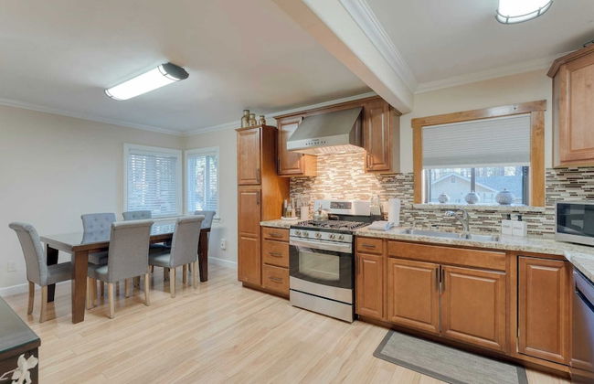 Lake Star by Avantstay Hot Tub, Walk to Beach - Foto 15