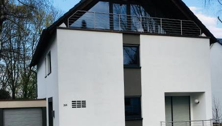 Modernes Ferienhaus mit 2 Balkonen, Terrasse und Garten ! - Foto 3