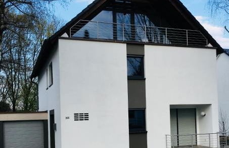 Modernes Ferienhaus mit 2 Balkonen, Terrasse und Garten ! - Foto 3