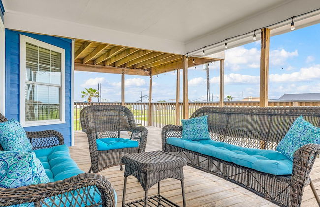 Backyard Oasis Hot Tub and 2 Shaded Decks - Foto 5