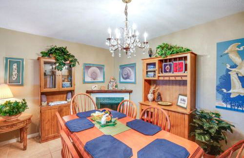 Spacious Home with Yard - 1 Mi to Ormond Beach - Foto 8